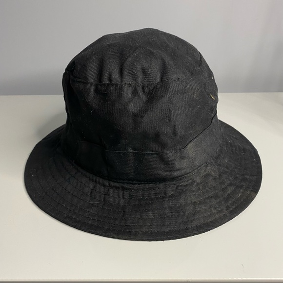 Black Small Vintage Vancouver Grizzlies Bucket Hat - Picture 2 of 2